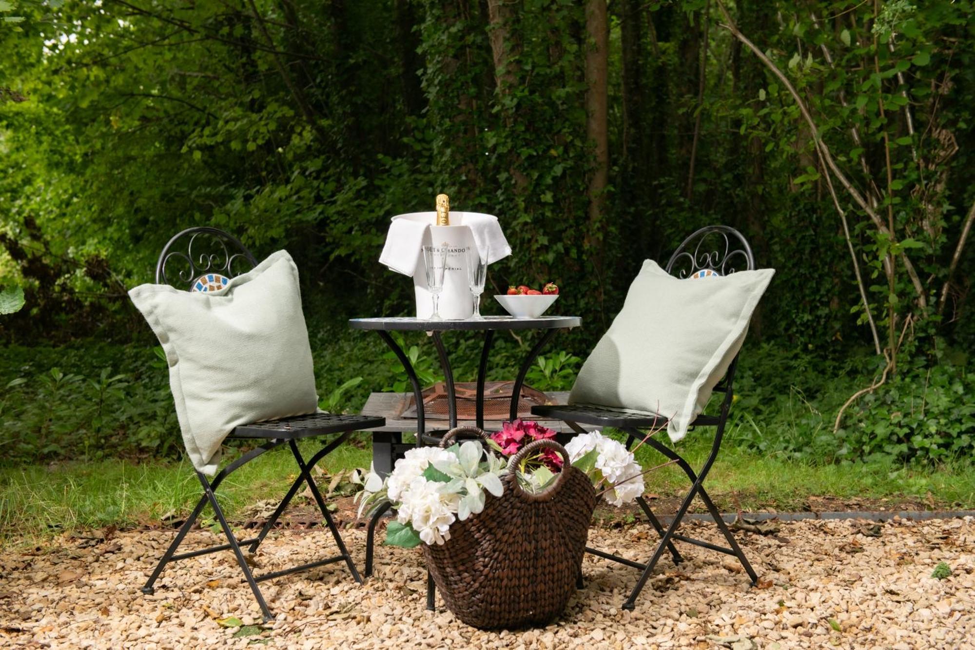 Honeycombe - Treehouse In The Heart Of Dorset Blandford Forum Exterior foto